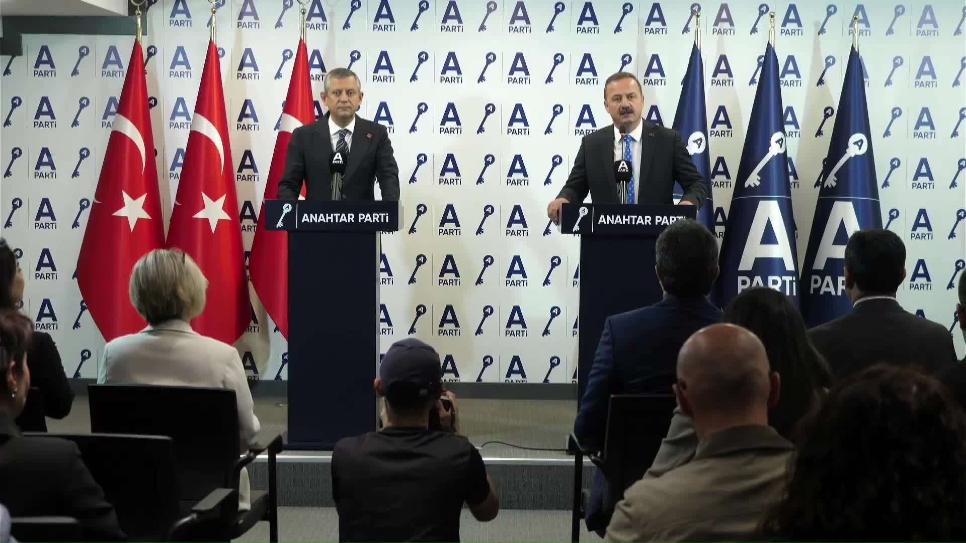 Özgür Özel, Anahtar Parti'yi ziyaret etti