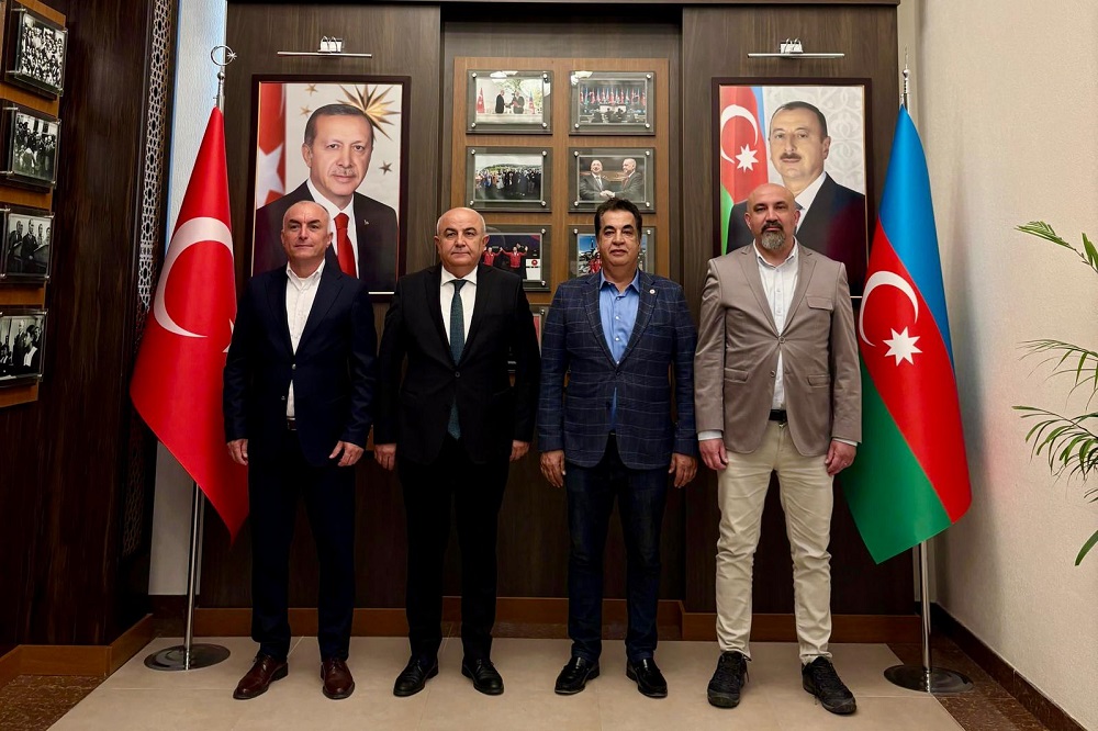 Rektör Şengönül Azerbaycan'da temaslarda bulundu