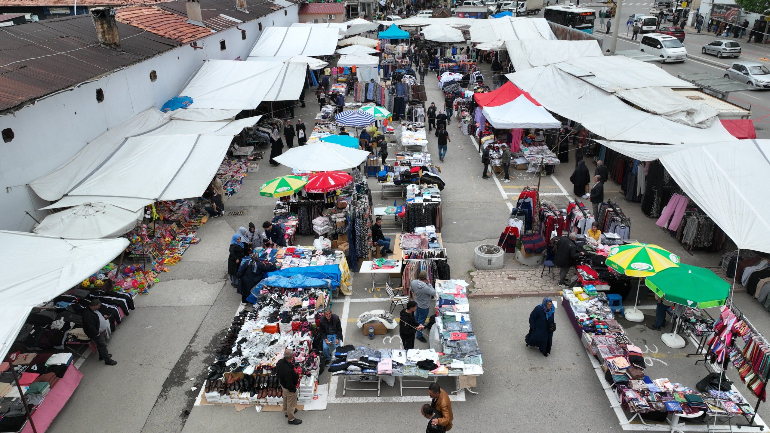 Sivas’ta Bayram Coşkusu Pazarla Başladı
