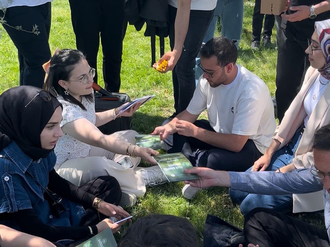Sivas'ta 200 öğrenci yeşil kampüs için buluştu