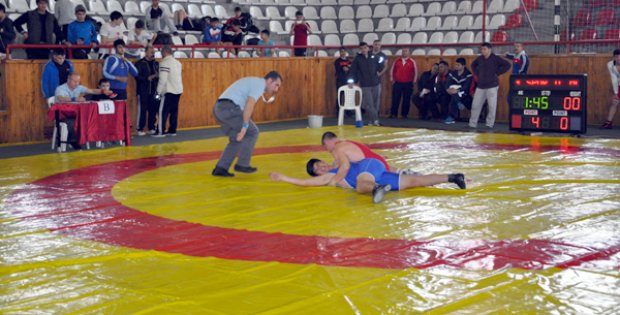 GENÇLER MİNDERDE