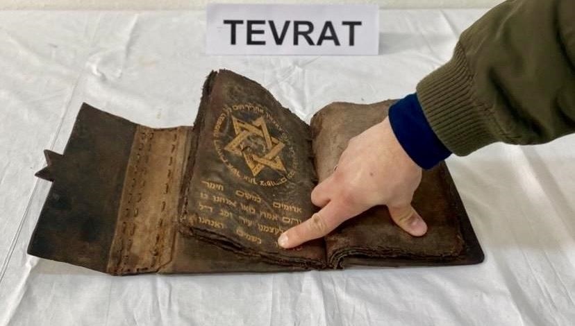 Jandarma 700 yıllık Tevrat buldu