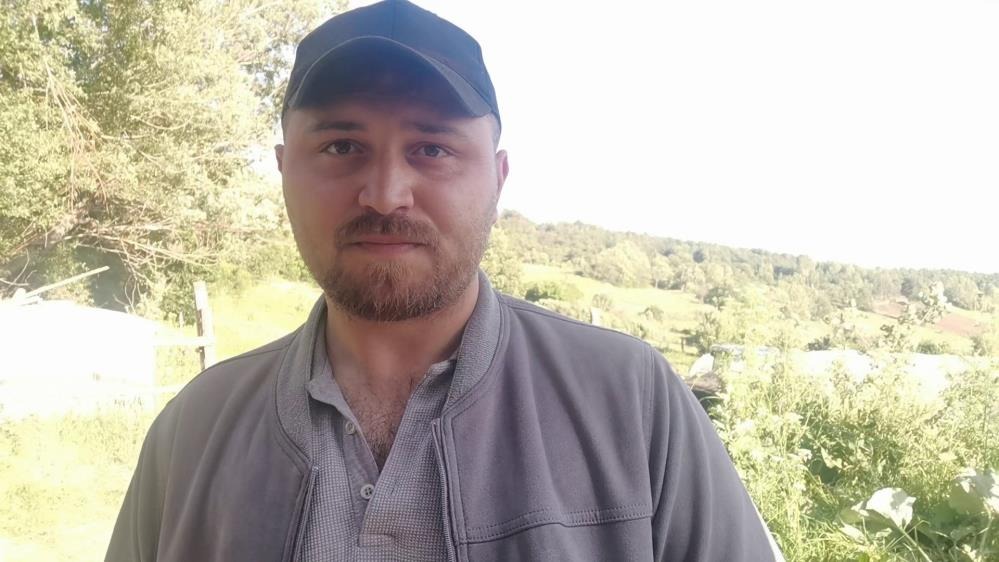 Arka lastiği patlayan araç takla attı