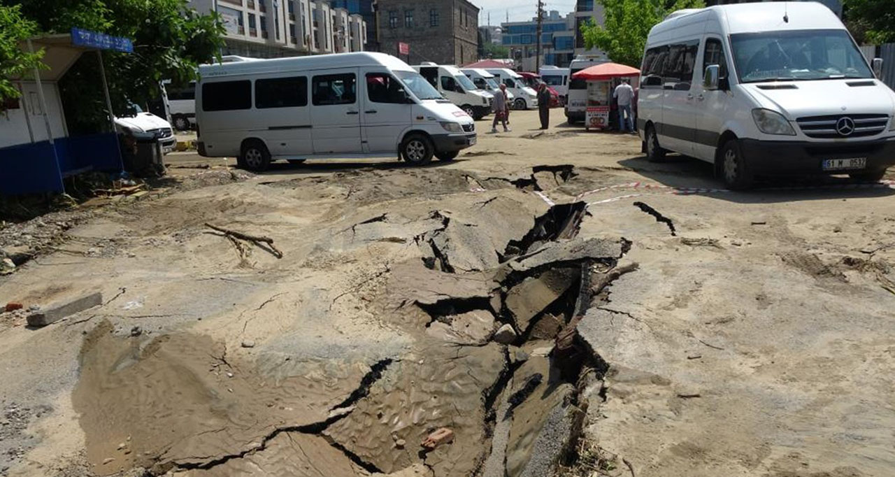 Trabzon'da sel görüntüleri depremi aratmadı!