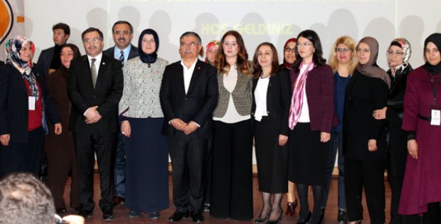 Siyasetin Kadın Nezaketine İhtiyacı Var