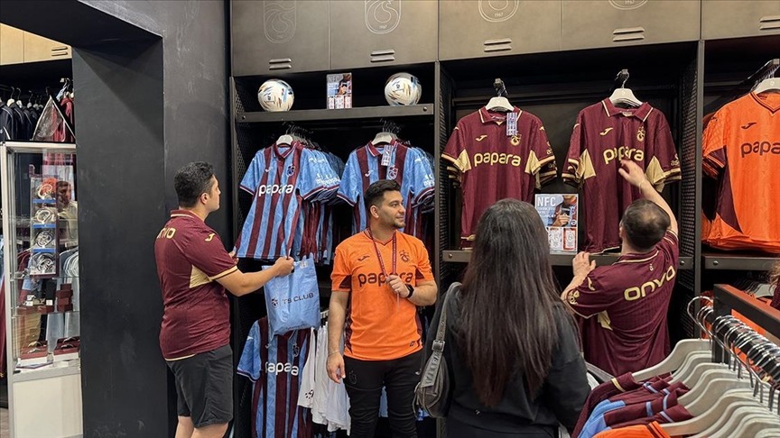 Trabzonspor'da yeni sezon formalarını duyurdu!