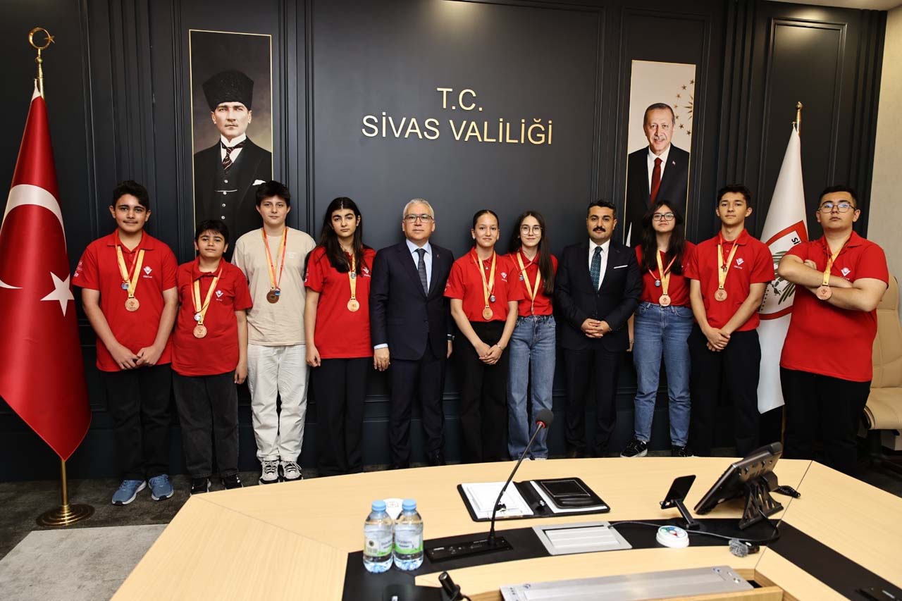 Sivaslı Öğrenciler TÜBİTAK’a Damga Vurdu!