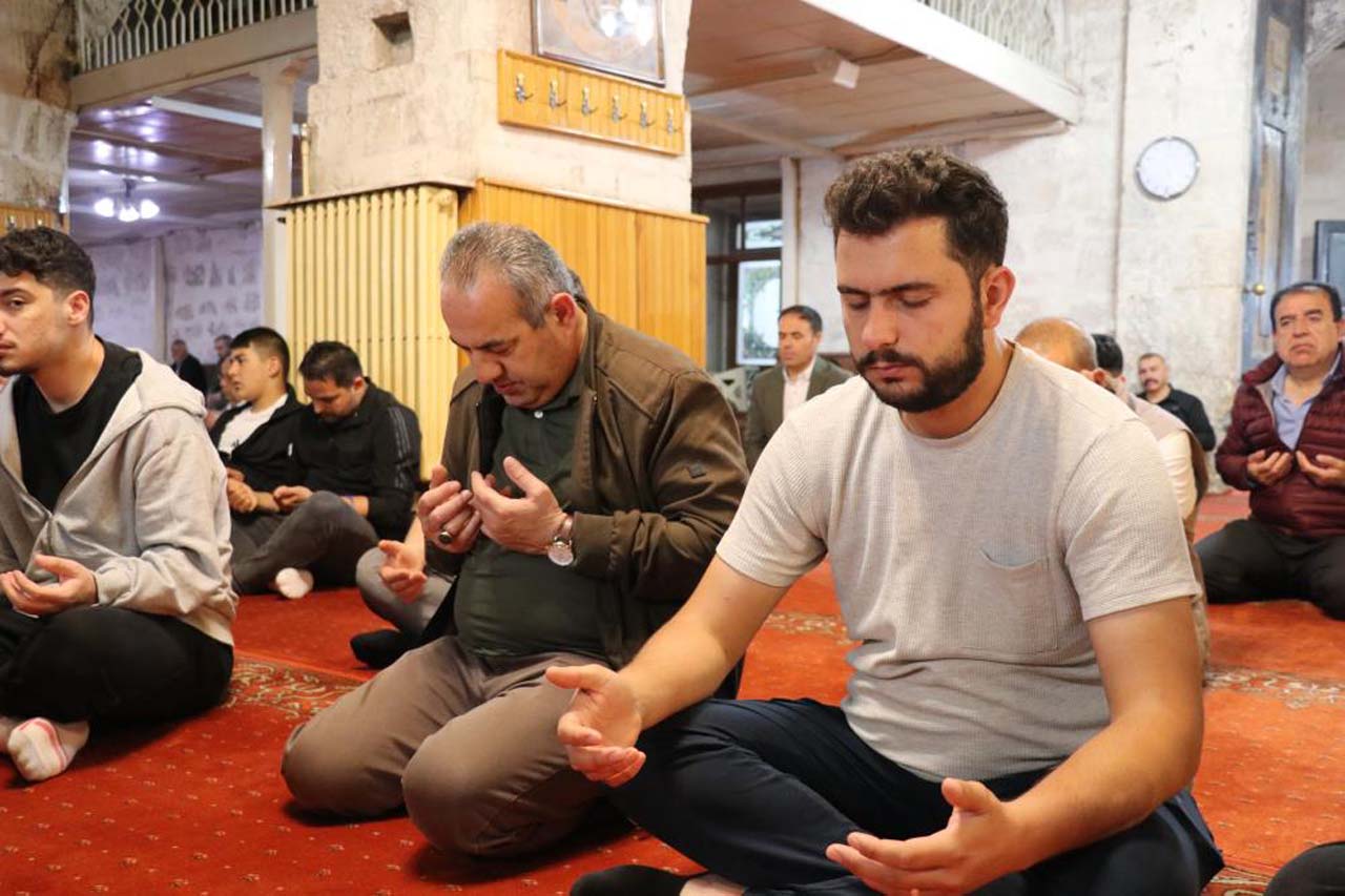 Sivas'ta 832 yıllık camide Kurban Bayramı namazı kılındı
