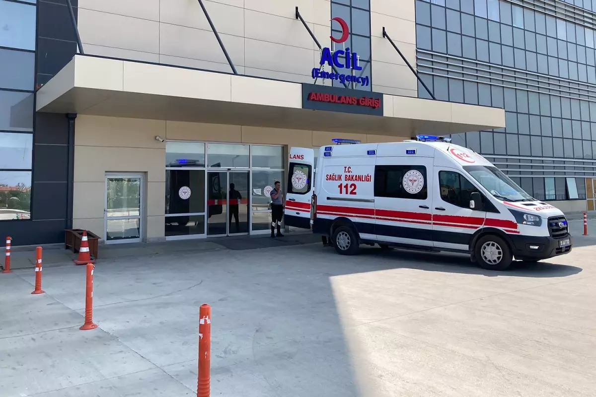 Kurban eti çekerken elini makineye kaptırdı! Durumu Ağır...