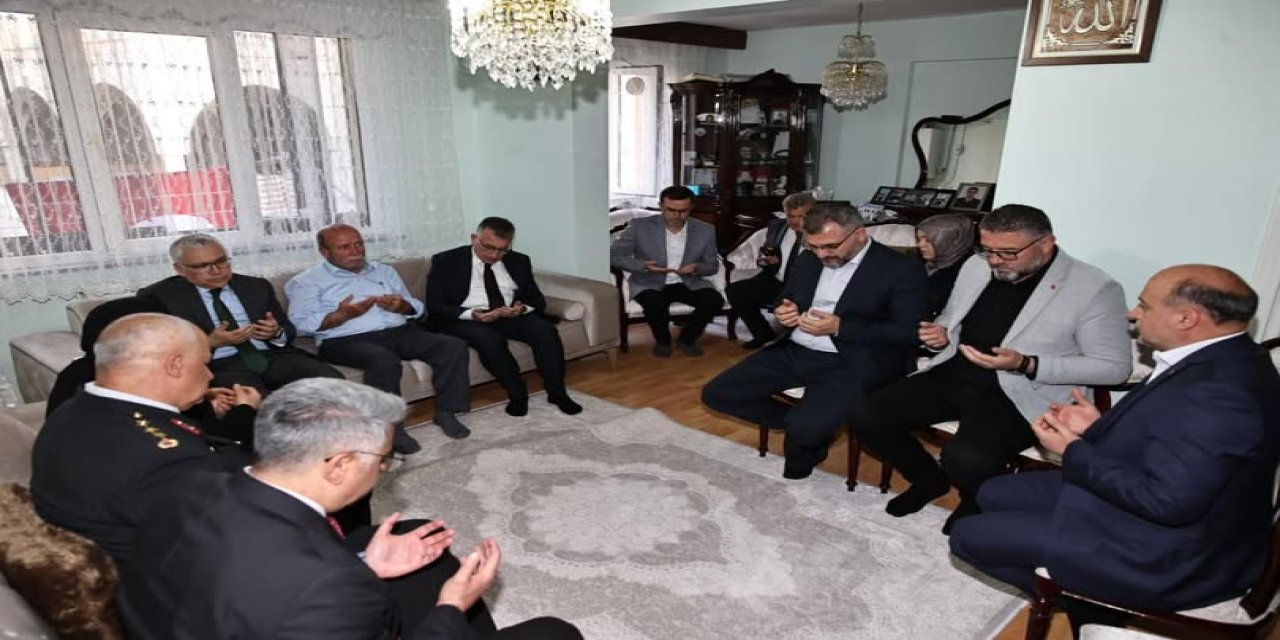 Sivas'ta protokolden Şehit ailesine bayram ziyareti