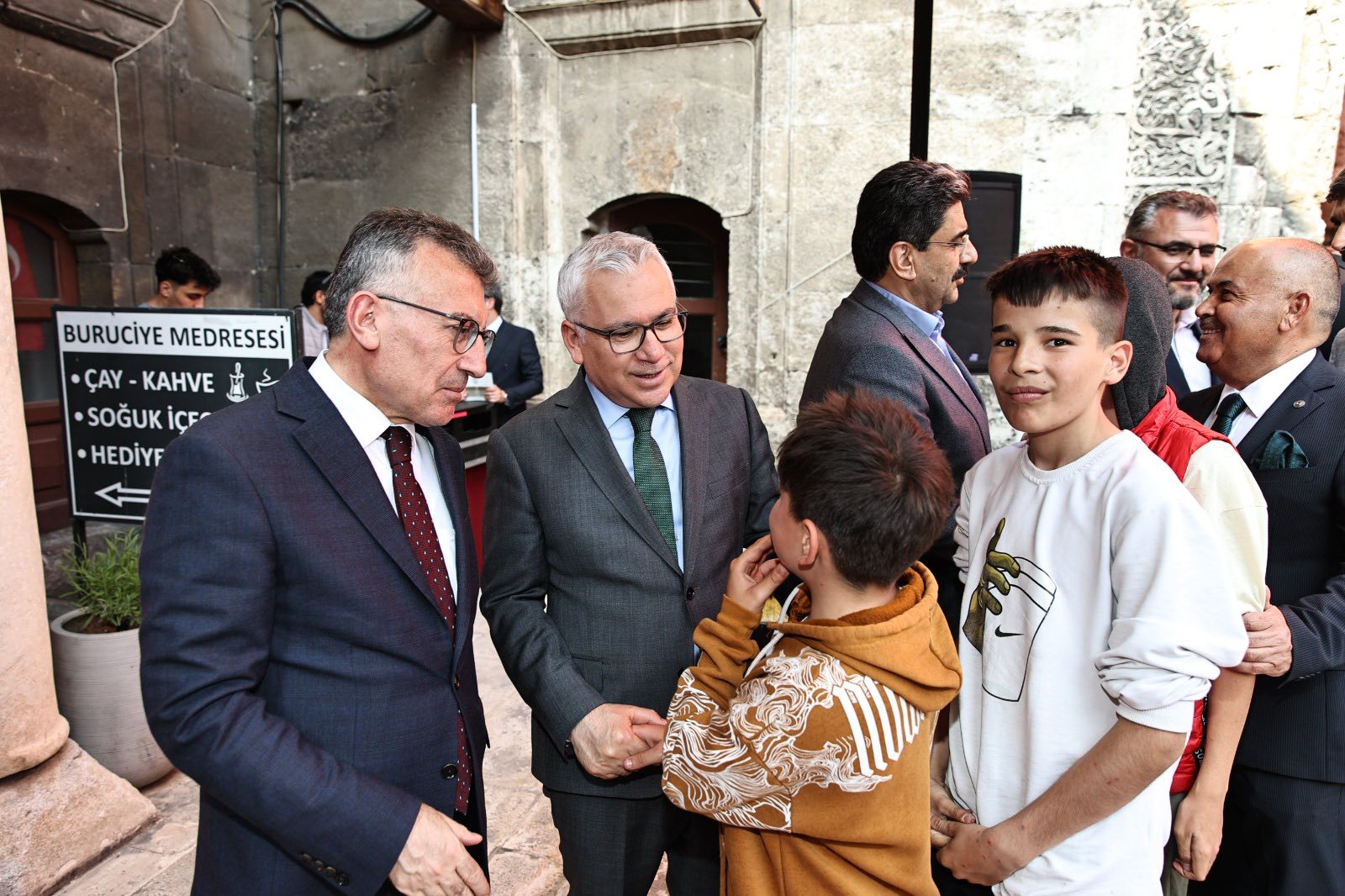 Sivas'ta Protokol Tarihi Medresede Bayramlaştı
