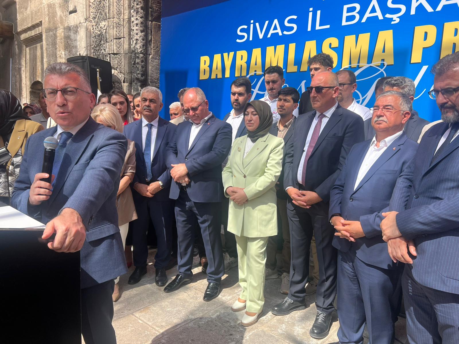 AK Partililer Buruciye'de bir araya geldi