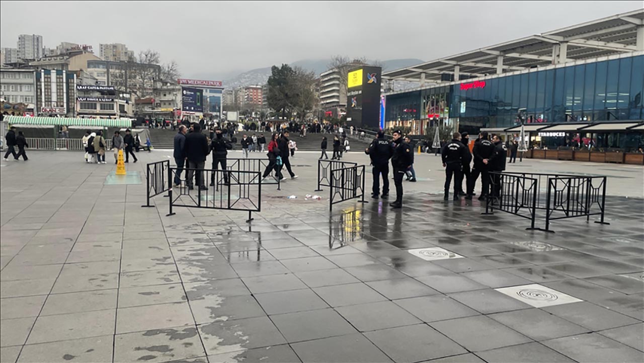 Amcasını kadın ismiyle açtığı sosyal medya hesabından yazışarak olay yerine çağırıp öldürdü