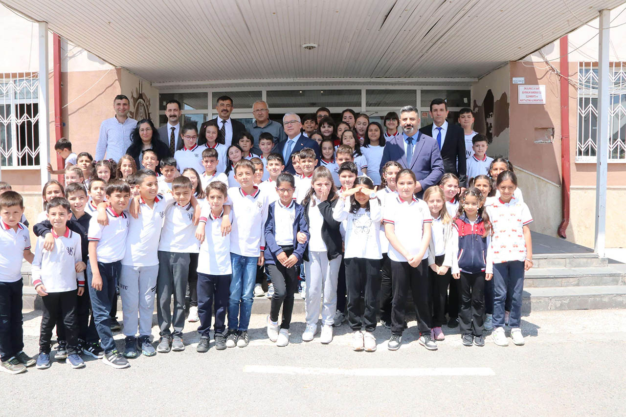 Sivas Valisi, Öğrencinin Davetini Kırmadı