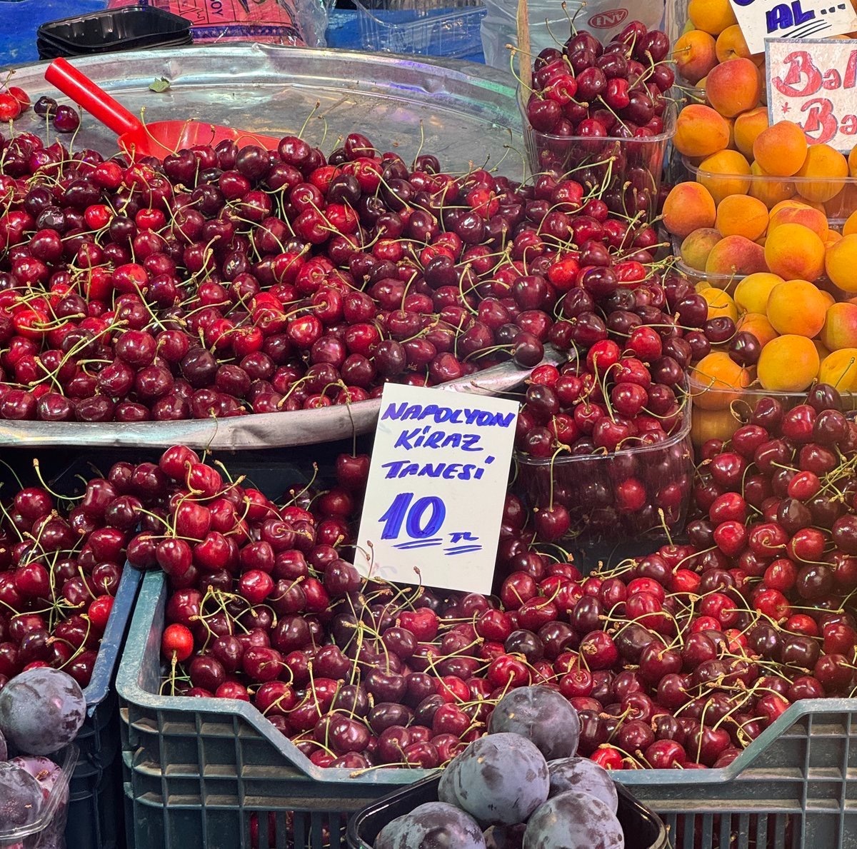 Bu pazarda kirazın tanesi 10 lira!