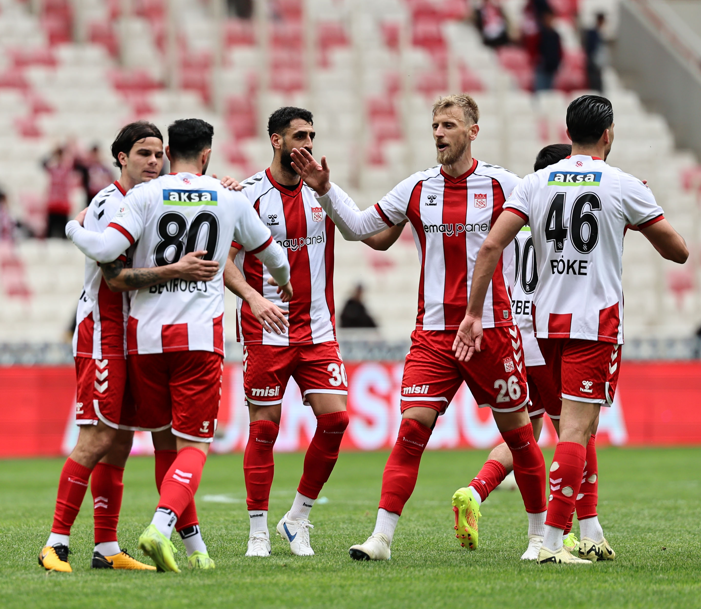 Sivasspor İç Sahada Direndi Deplasmanda Dağıldı!