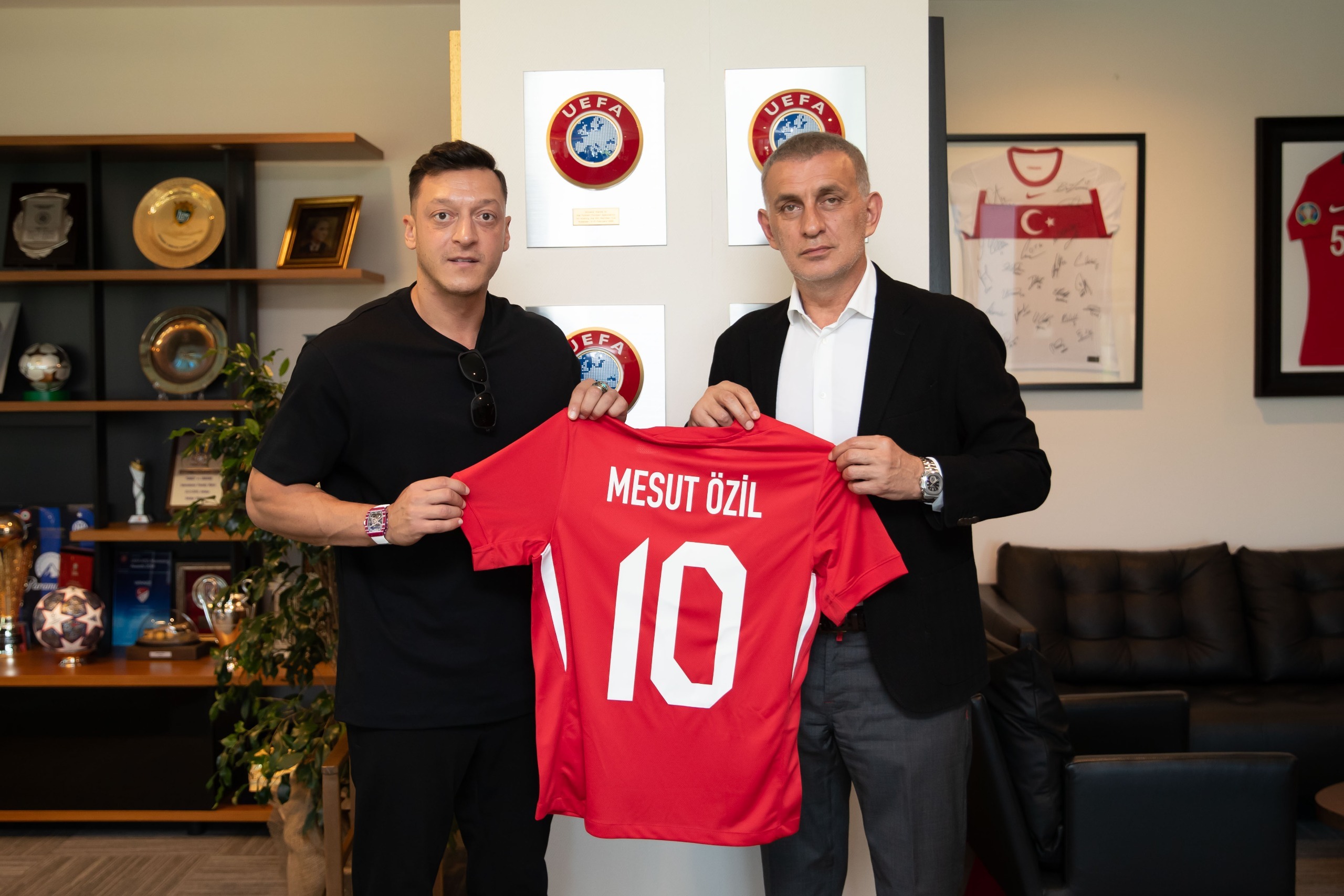 Mesut Özil’den Leroy Sane açıklaması: Galatasaray’a ben yönlendirmedim