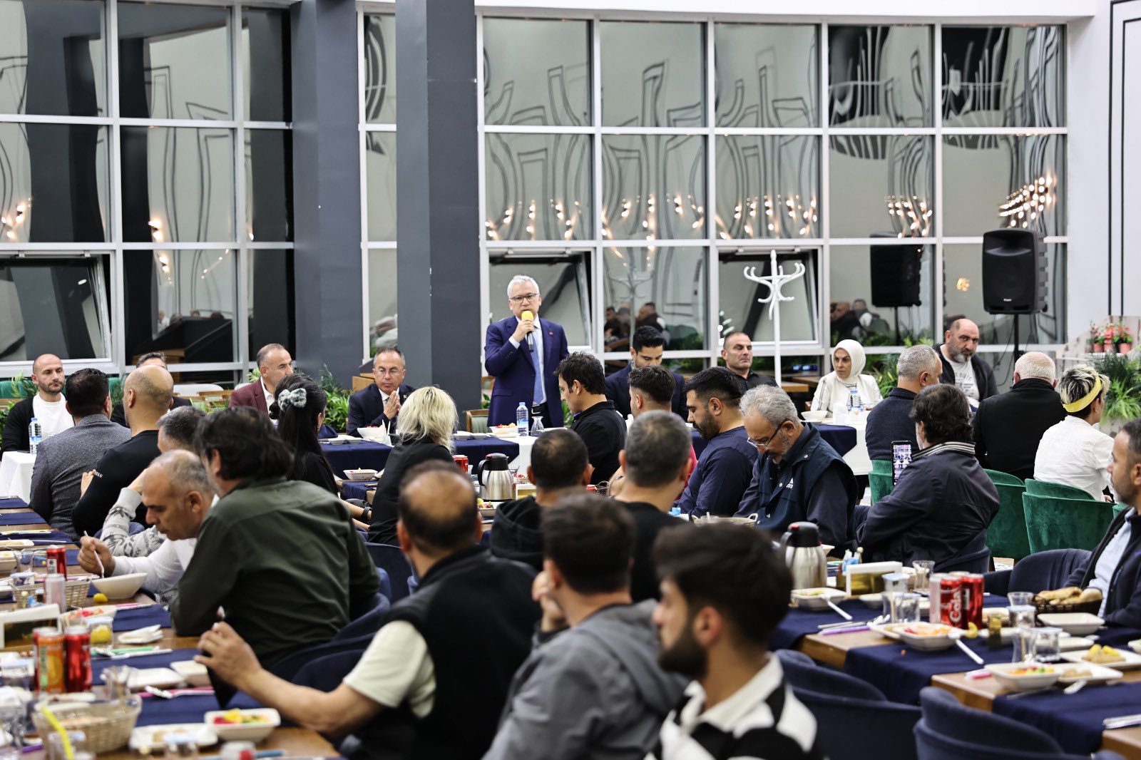 Vali Şimşek milli hakemlerle bir araya geldi
