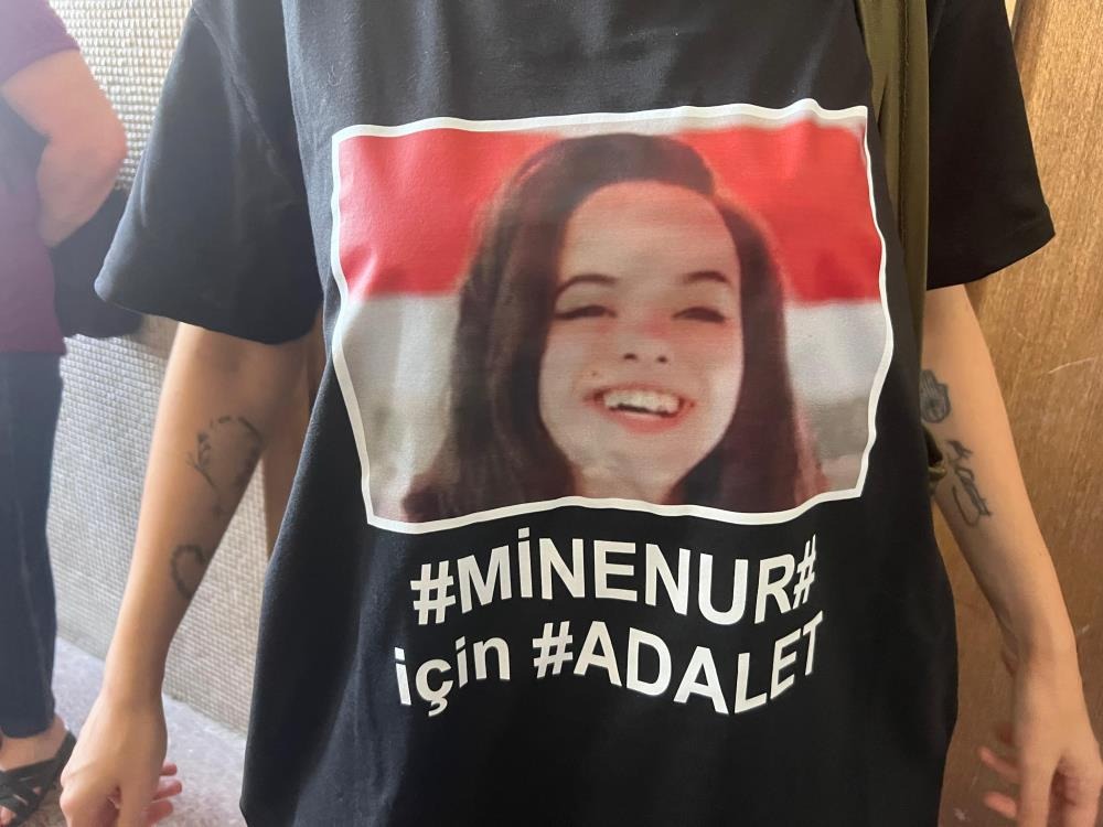 Boşanma aşamasındaki eşini öldürdü 