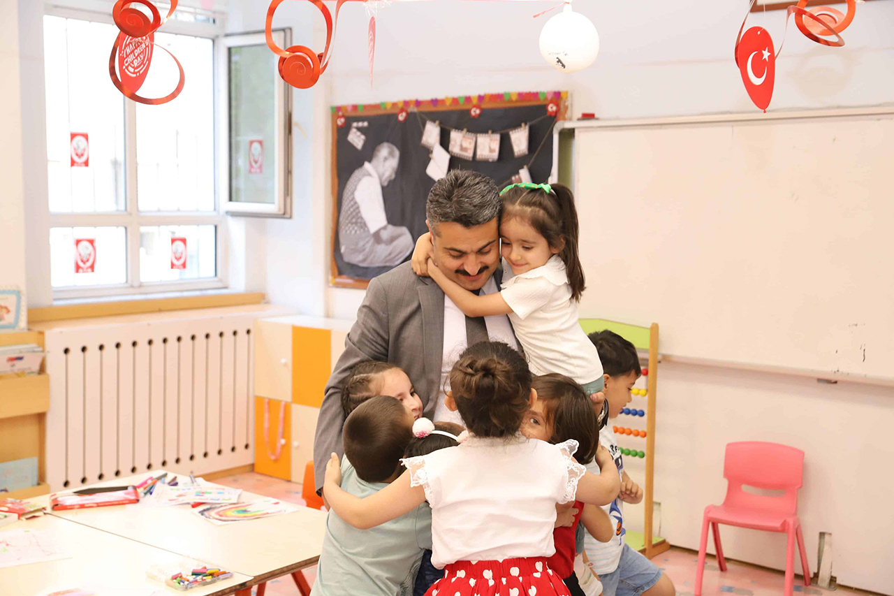 Erdoğan, Miniklerle Buluştu