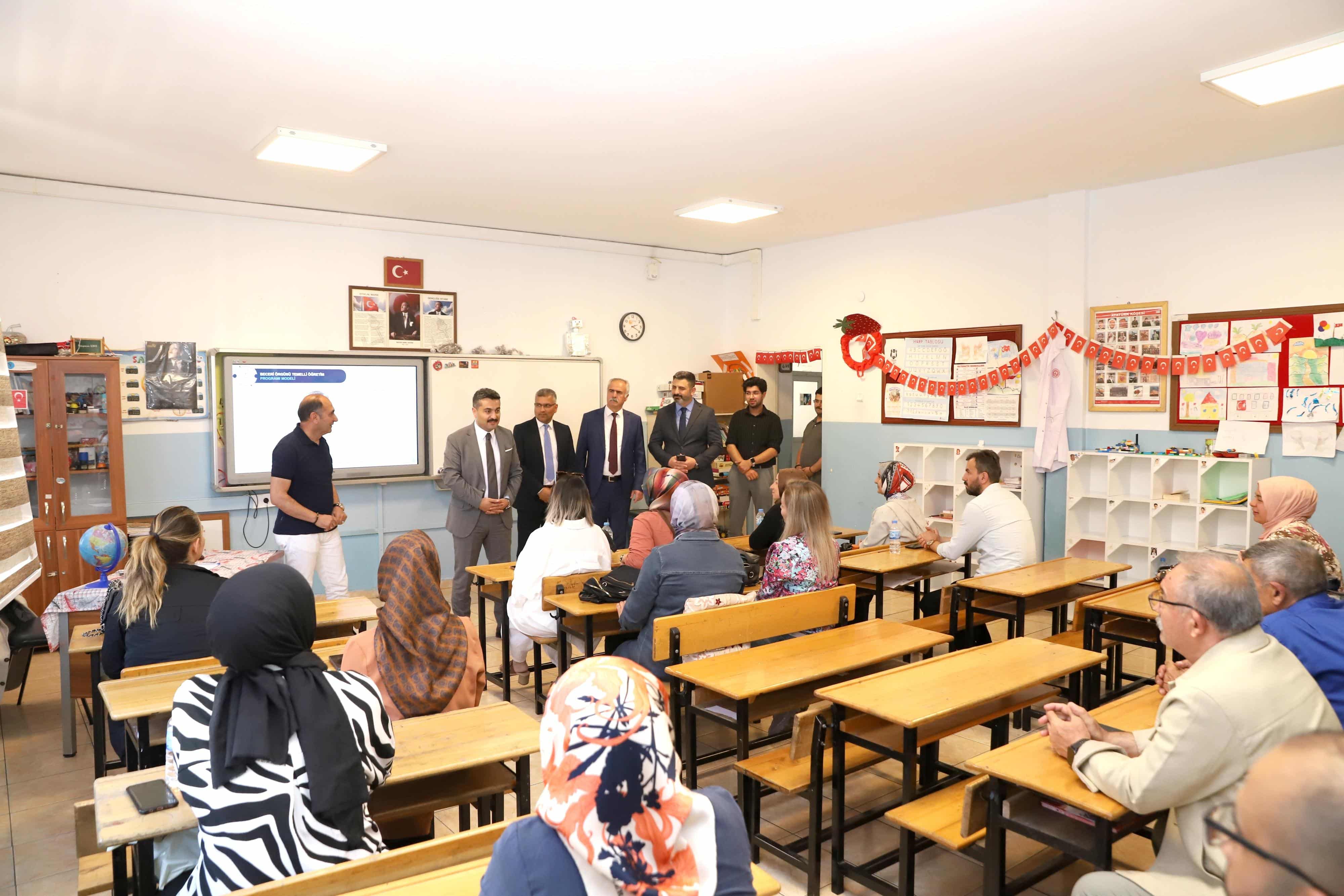 Sivas'ta Öğretmenlere  Seminer