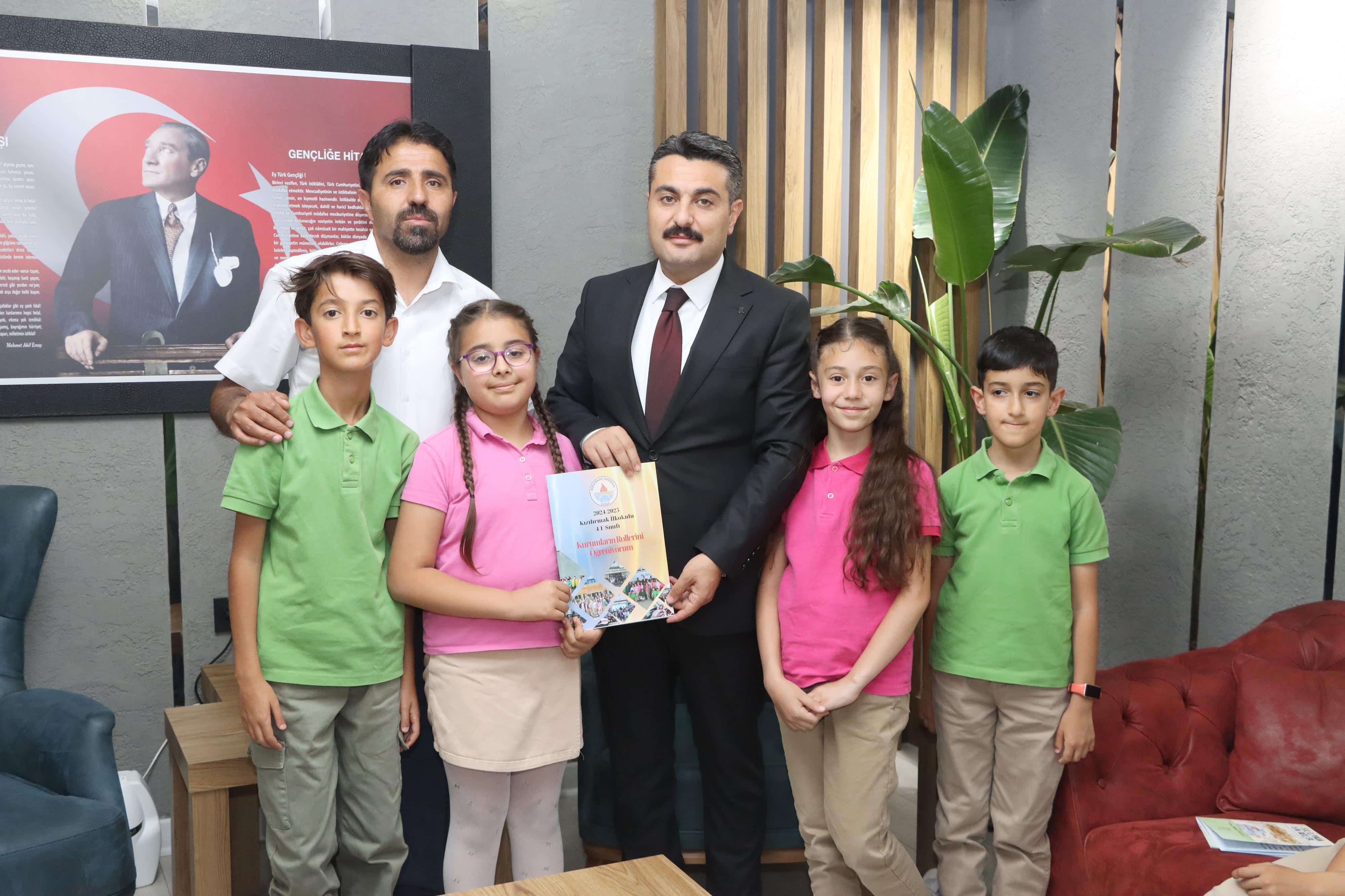 Başarılı öğrencilerden Erdoğan'a ziyaret