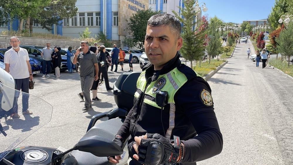 Sivas polisi yine öğrencilerin imdadına yetişti