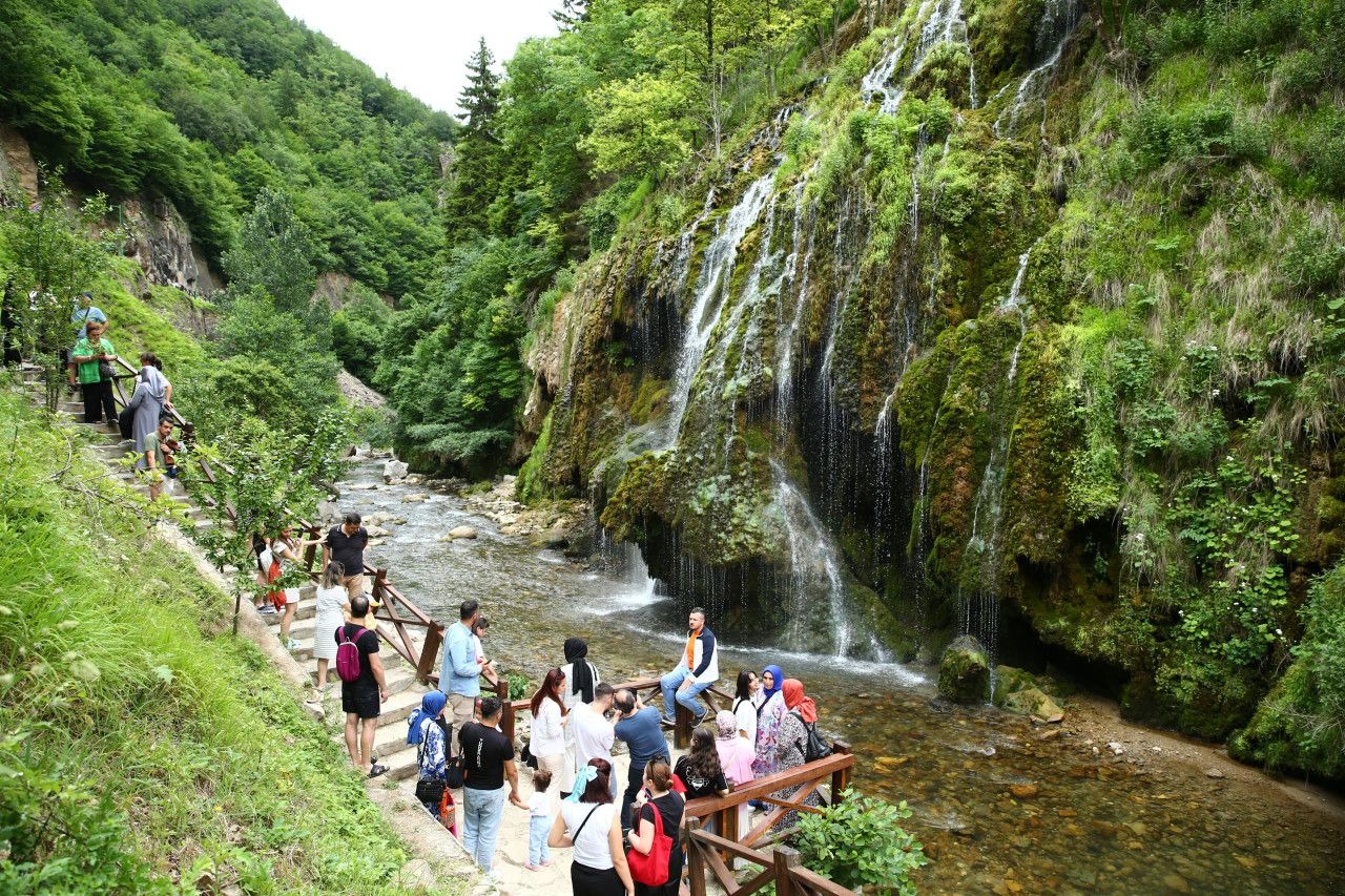 Giresun- Sivas yolunda doğa tutkunlarını ağırlıyor