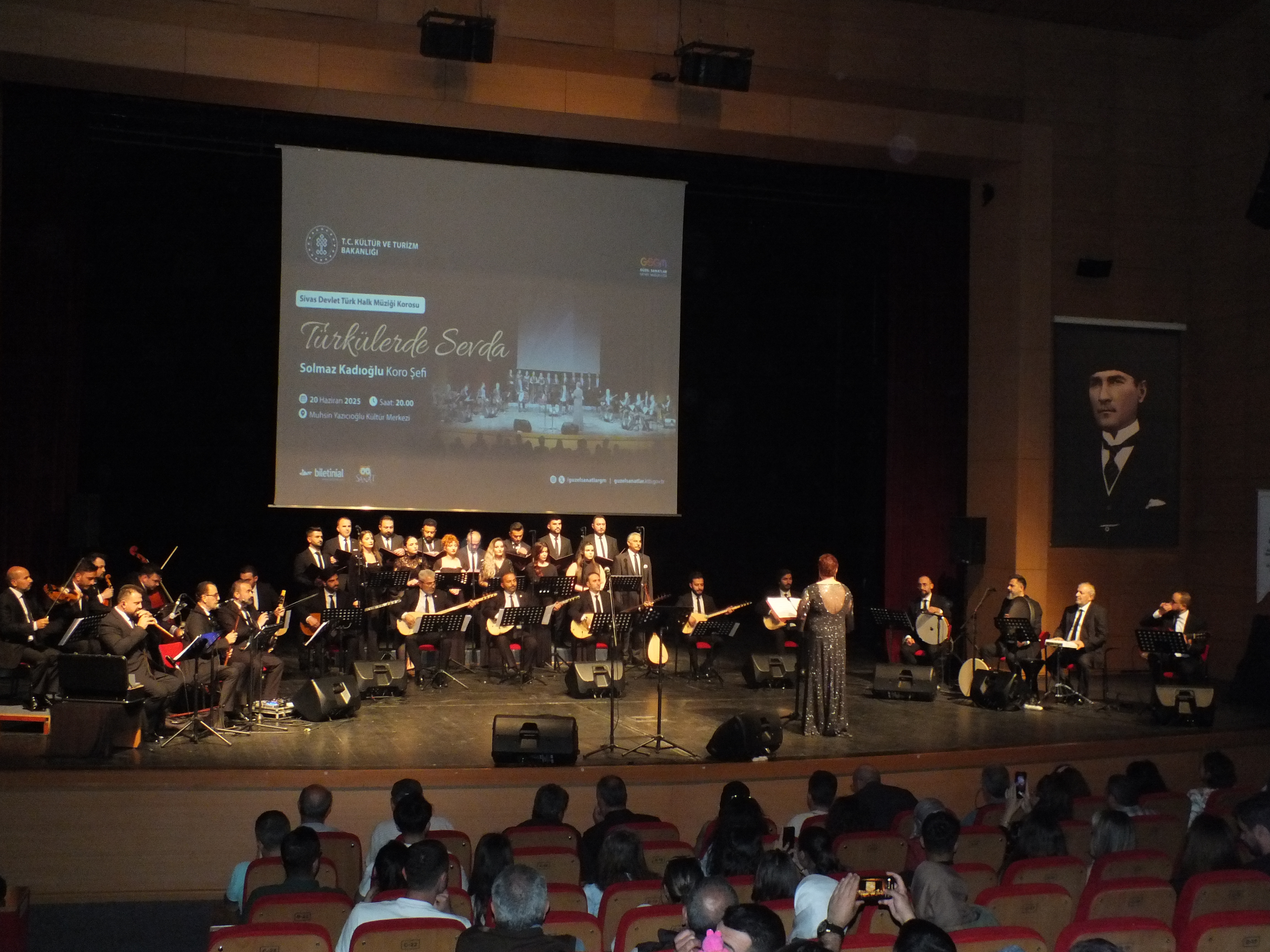 Sivas'ta THM korosu sanatçıları konser verdi