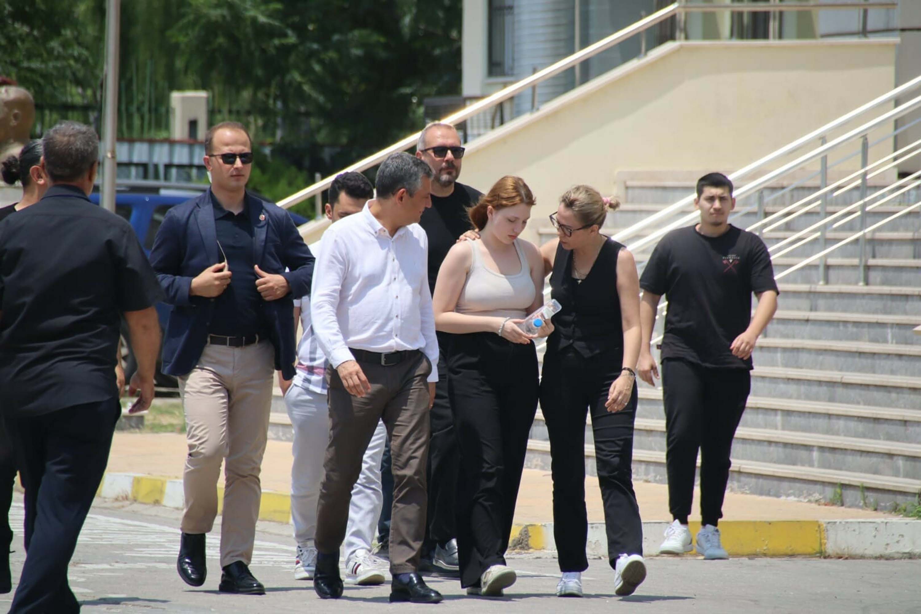 Özgür Özel, Nehir Zeyrek'i sınav sabahı yalnız bırakmadı