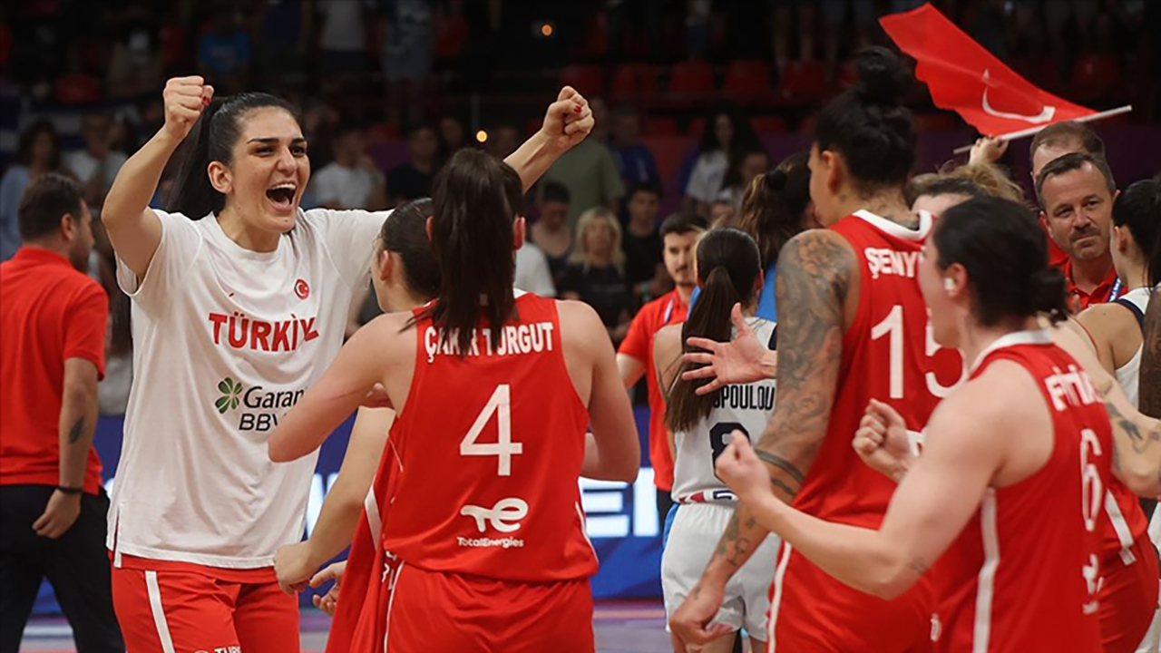 A milliler çeyrek finalde