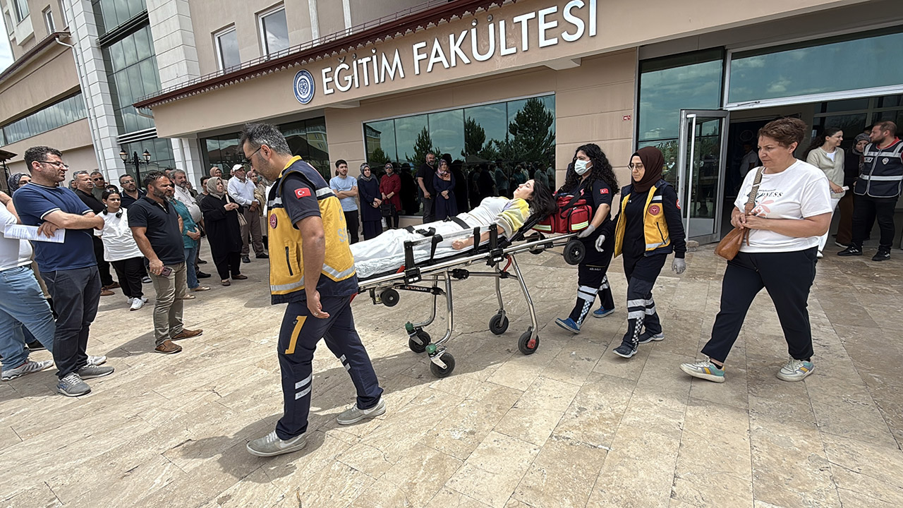 Sınavda baygınlık geçirdi
