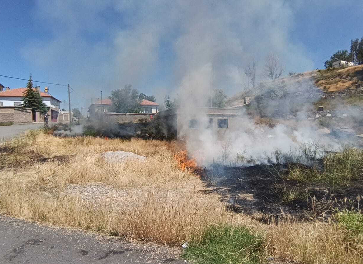 Sivas'ta peş peşe yangın ihbarı!