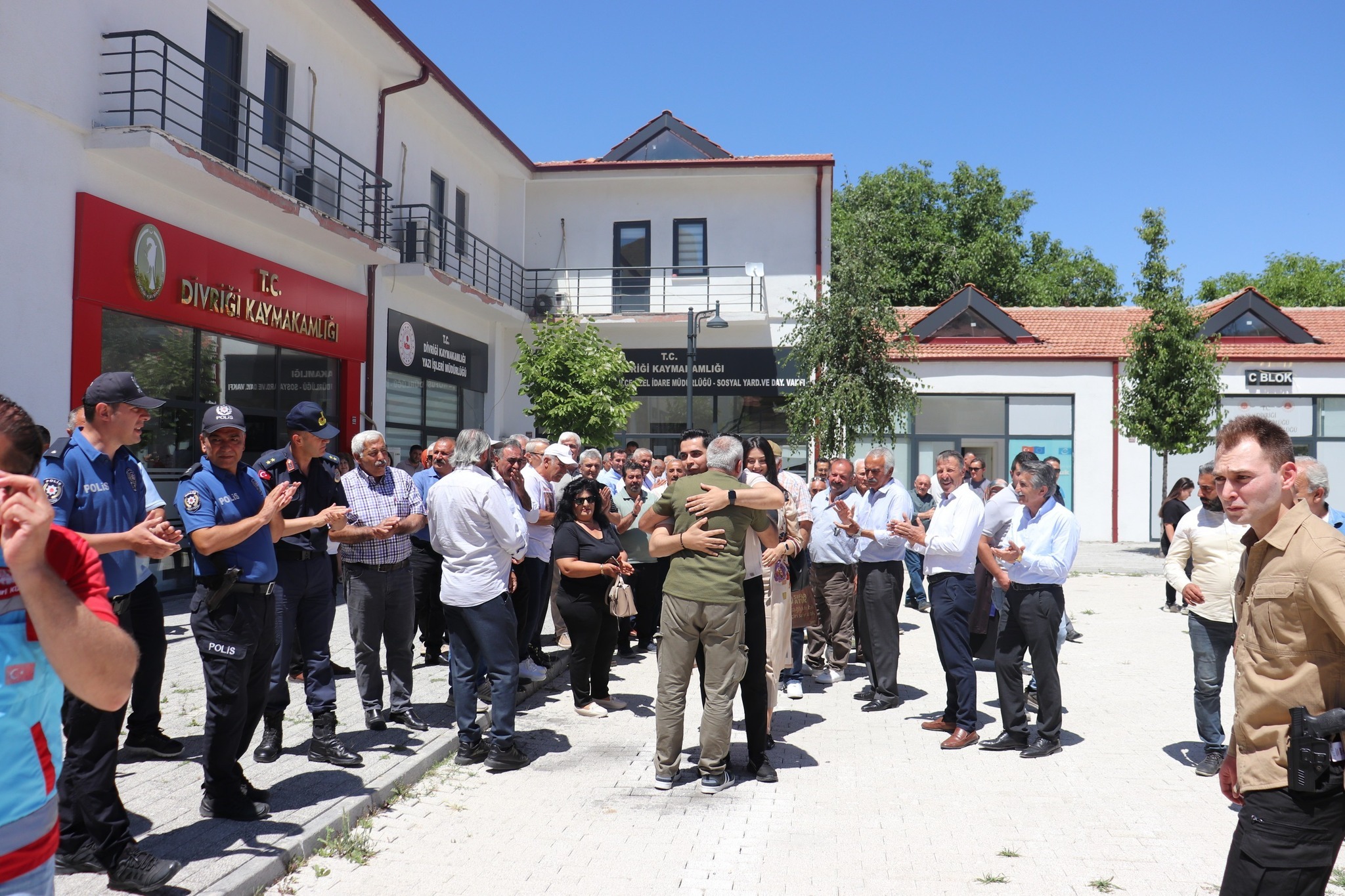 Divriği Kaymakamı Resul Tutay Duygusal Törenle Uğurlandı