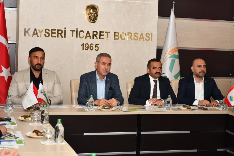Sivas heyeti, Türkiye'nin yeni nesil tarım modelini yerinde inceledi