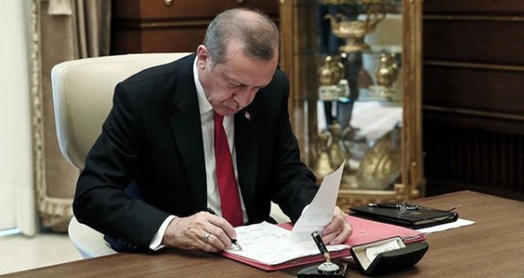 Cumhurbaşkanı'na Kritik Yetki: Araç Vergilerini 3 Katına Çıkarabilecek