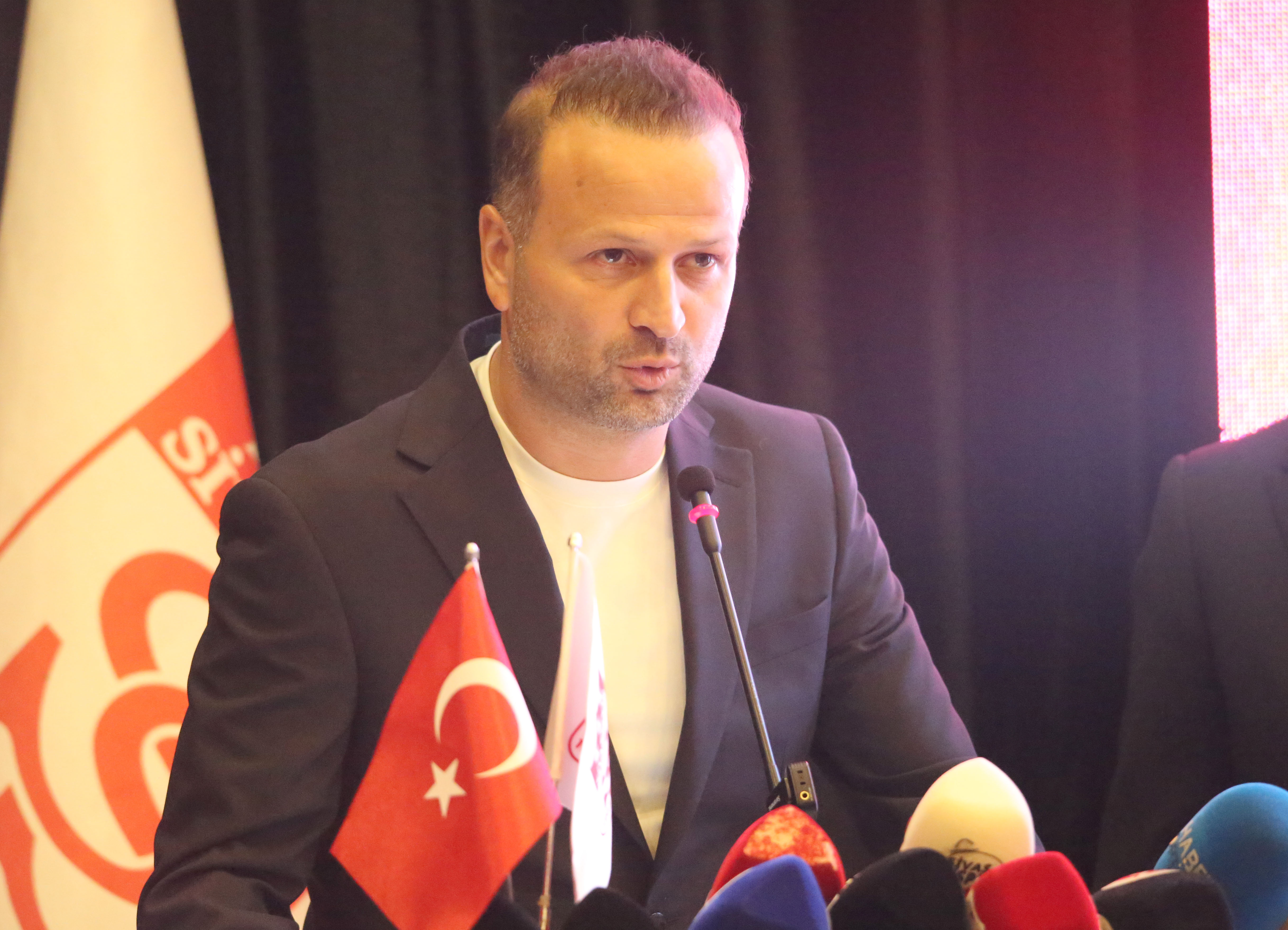 Sivasspor’un Hocası Osman Zeki Korkmaz Oldu!