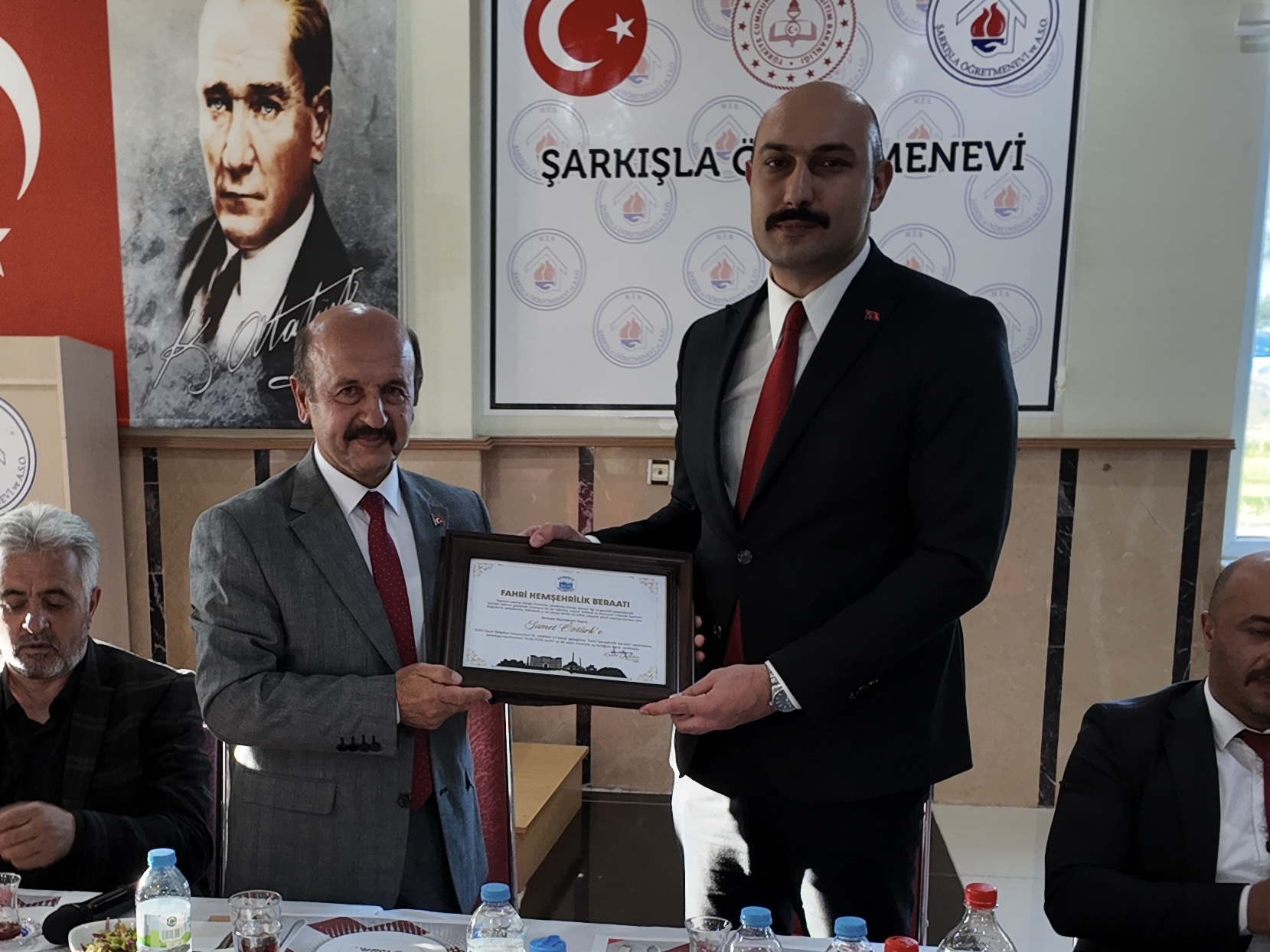 Samet Öztürk'e fahri hemşerilik beratı