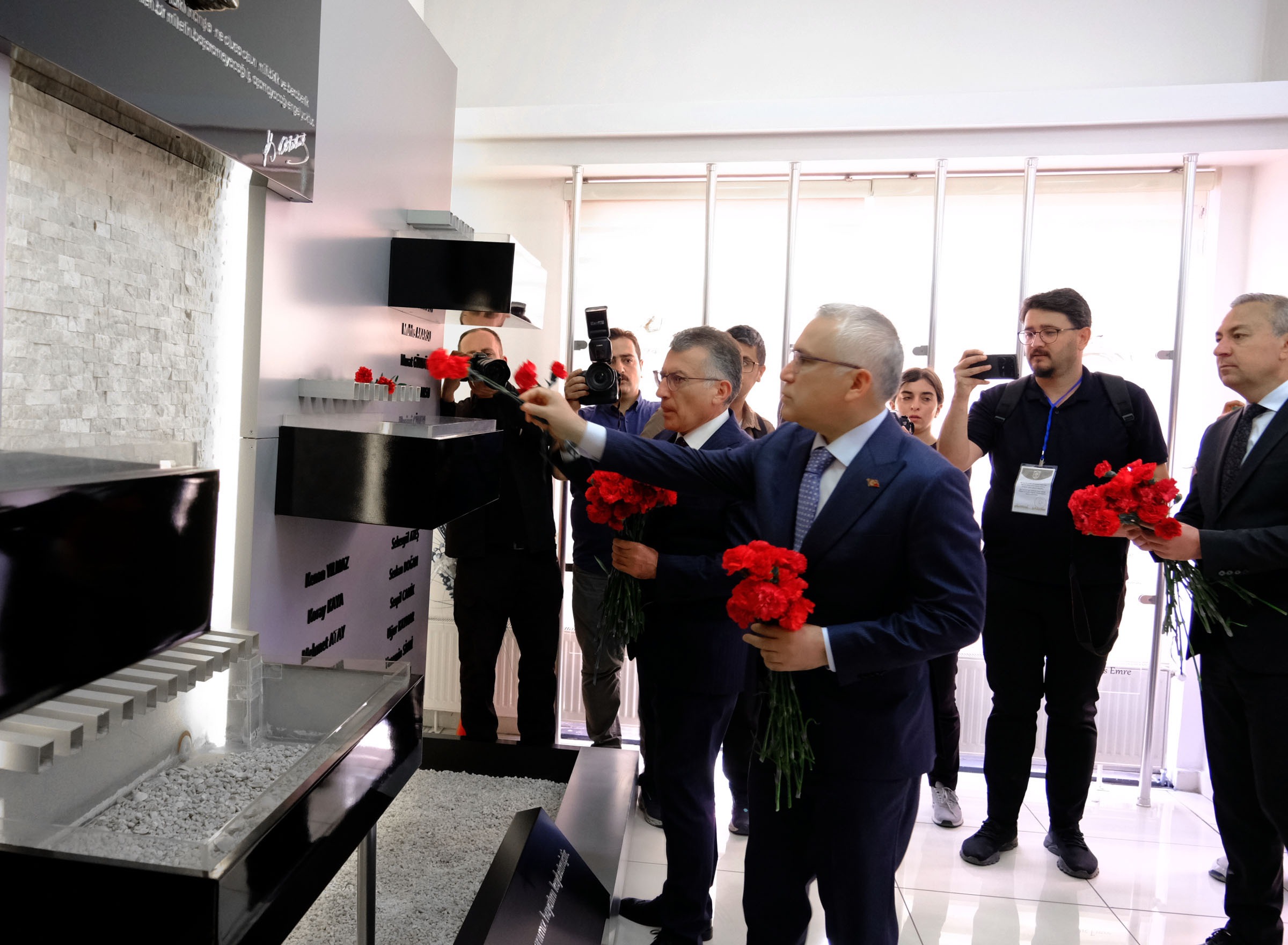 Sivas'ta Madımak Oteli'nde hayatını kaybedenler anıldı!