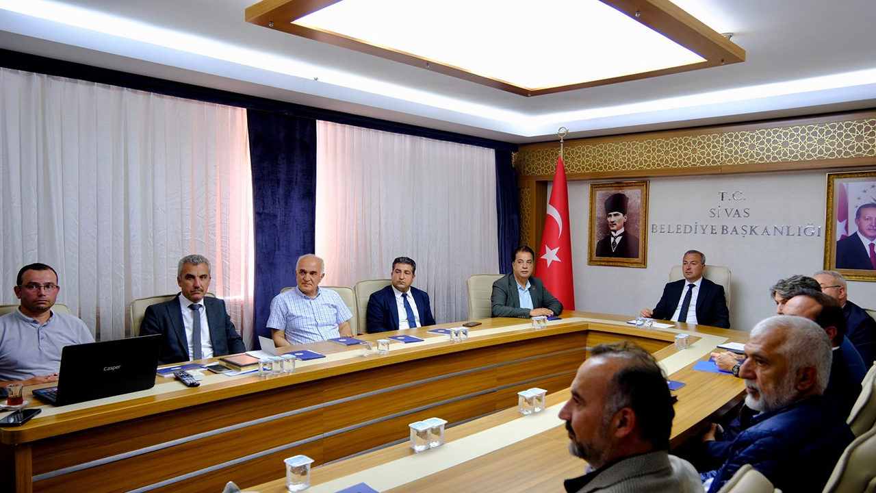 Sivas'ta Her Gün Binlerce Aracın Geçeceği Yol İçin Biraraya Geldiler