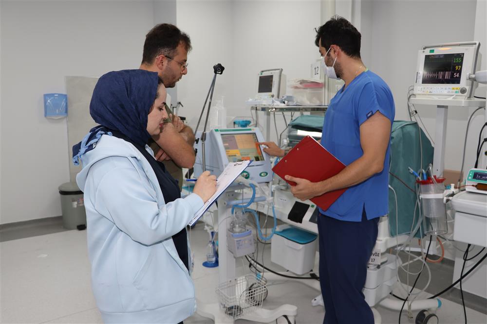 Sivas Numune'den Bir Başarı Daha: Riskli Üçüz Doğum Başarıyla Tamamlandı