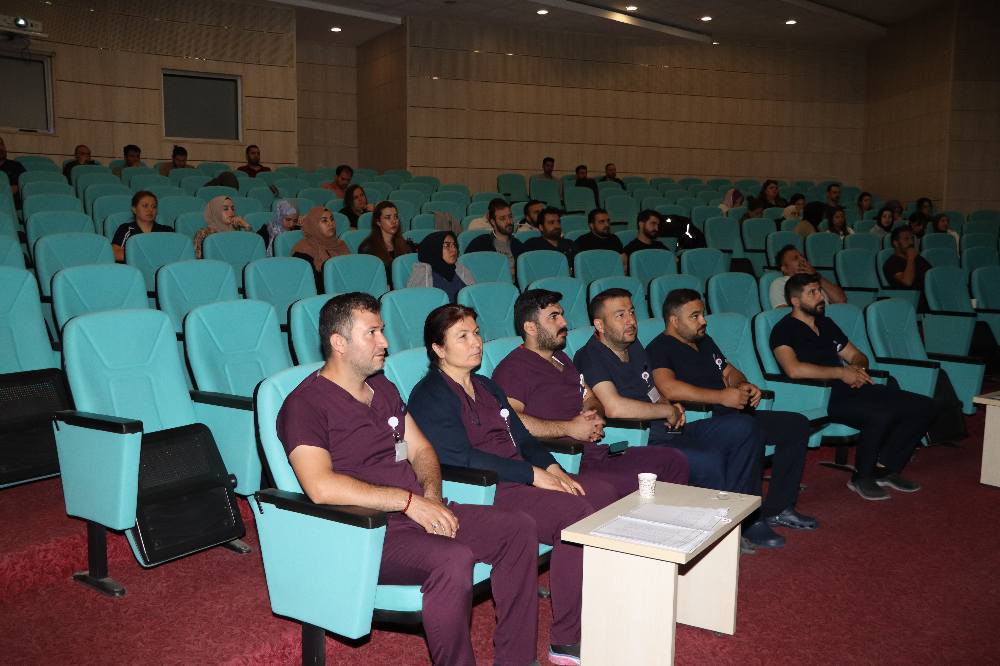 Sağlıkçılara eğitim verildi
