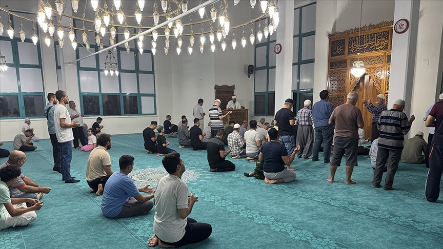 Orman yangınlarının sona ermesi için camilerde dua edildi