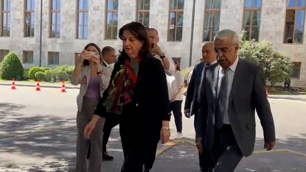 DEM Parti heyeti İmralı'ya gitti