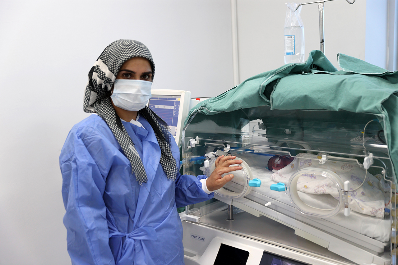 Ambulans Uçakla Gelen Mutluluk: Prematüre Üçüzler Sivas'ta Hayata 'Merhaba' Dedi