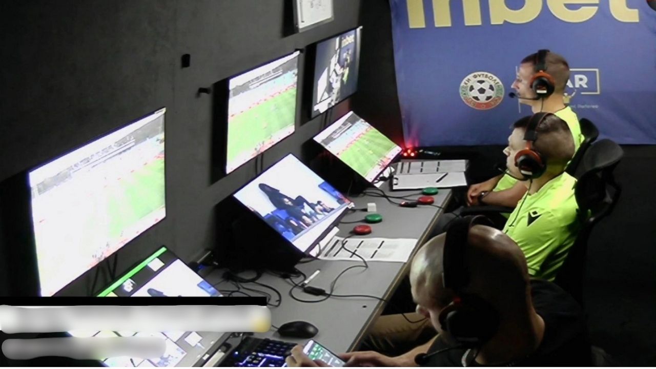 VAR odasında skandal görüntü! Bir anda ekrana gelince yakalandı!