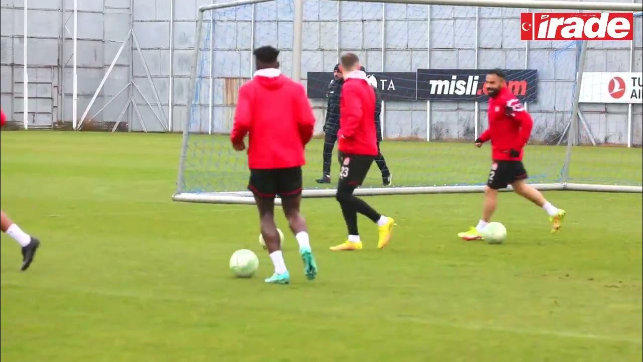 SİVASSPOR SAĞANAK ALTINDA ÇALIŞTI