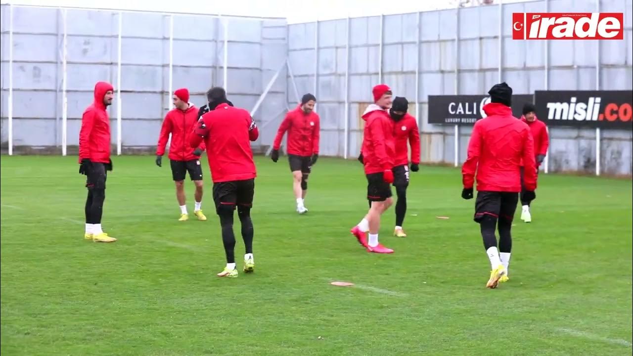 SİVASSPOR'DA KAR ALTINDA ANTRENMAN