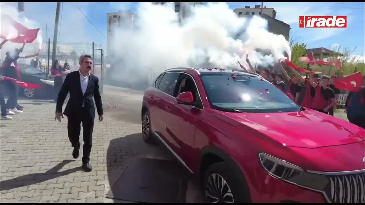 BAŞKAN HİLMİ BİLGİN'DEN ÖĞRENCİLERE TOGG SÜRPRİZİ
