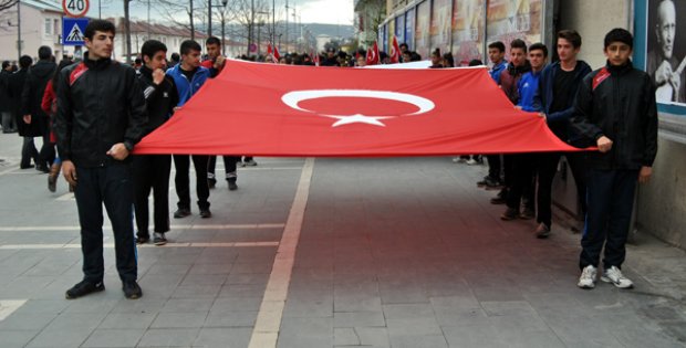 Şehitler İçin Yürüdüler